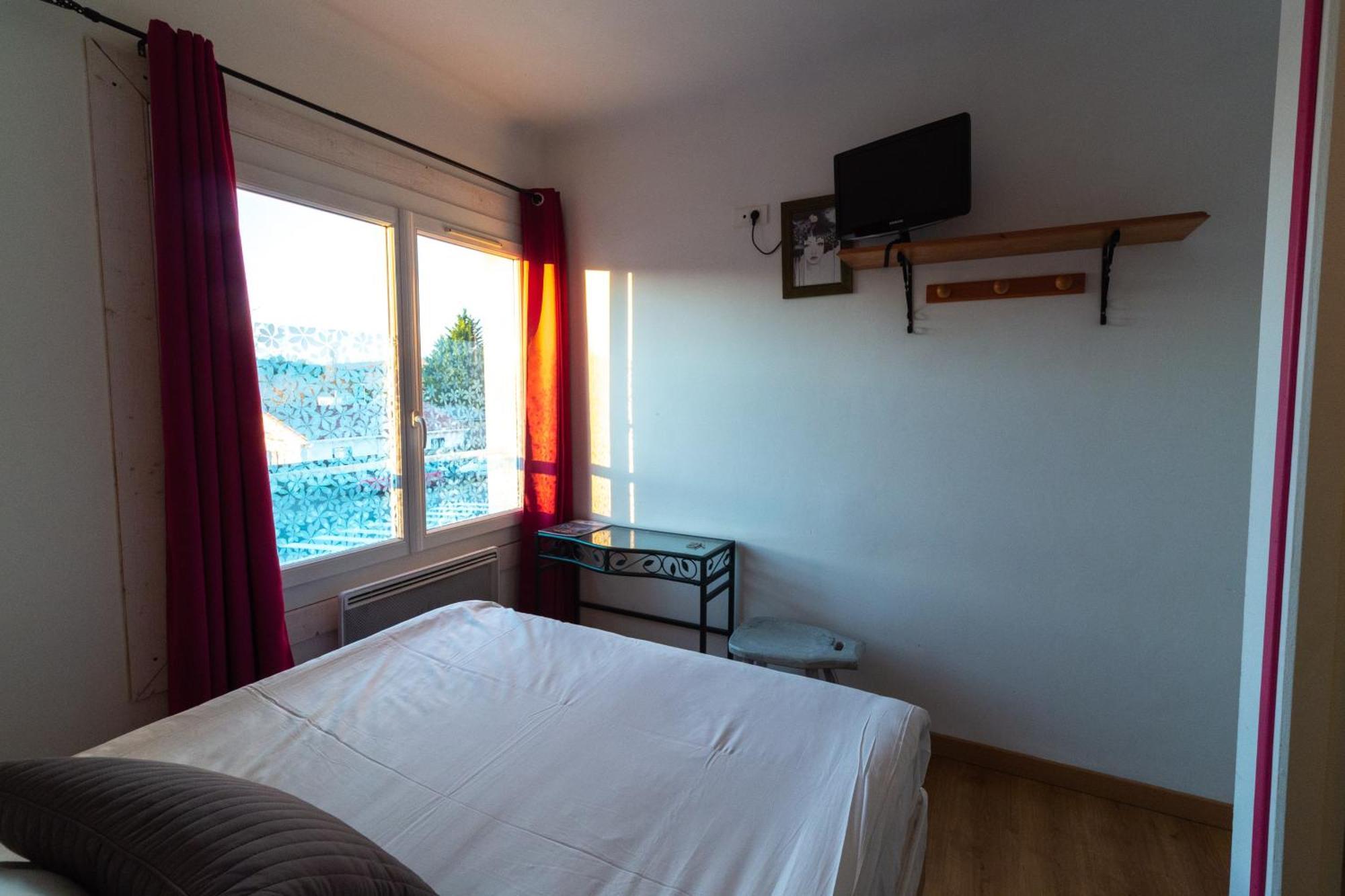 Hotel La Barguelonne Montcuq ภายนอก รูปภาพ